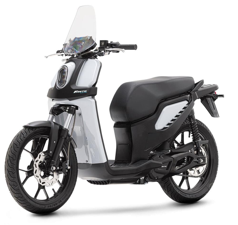 Fantic_ISSIMO_City_45_L1___E_Roller___grau_5 Fantic ISSIMO City 45 L1 - E-Roller - grau