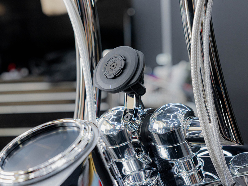 Quad-Lock-Pro-Chrom-Smartphone-Lenkerhalterung-gross-QLM-LHB-CHR-2