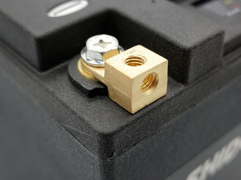 Shido-LIX30L-BS-Lithium-Ionen-Batterie-12V-LiFePO4-Batteriepol